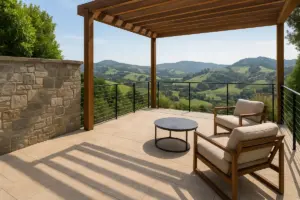 Progettare un patio panoramico: i dettagli che esaltano la vista senza rinunciare alla privacy