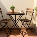 Tavolo in legno per esterno: i formati che si adattano meglio agli spazi piccoli